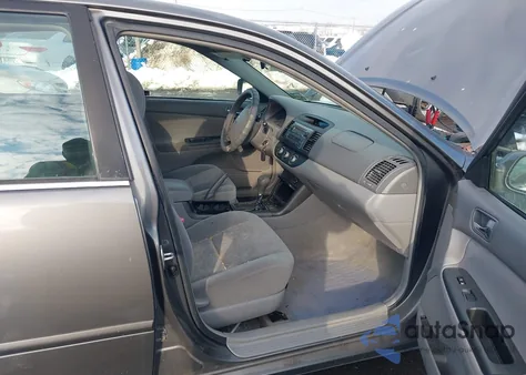 2005 Toyota Camry Le z USA, uszkodzony, nr VIN 4T1BE32K85U956199